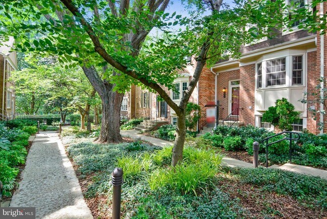 entrance - 1107 Fairview Ct Townhome