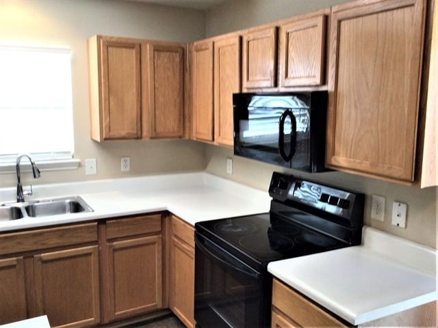 Foto del edificio - 7636 Hidden Creek Dr