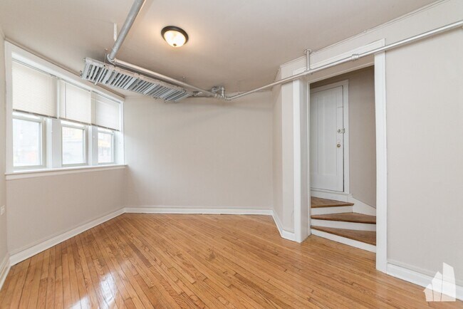 Building Photo - 4255 W Addison St