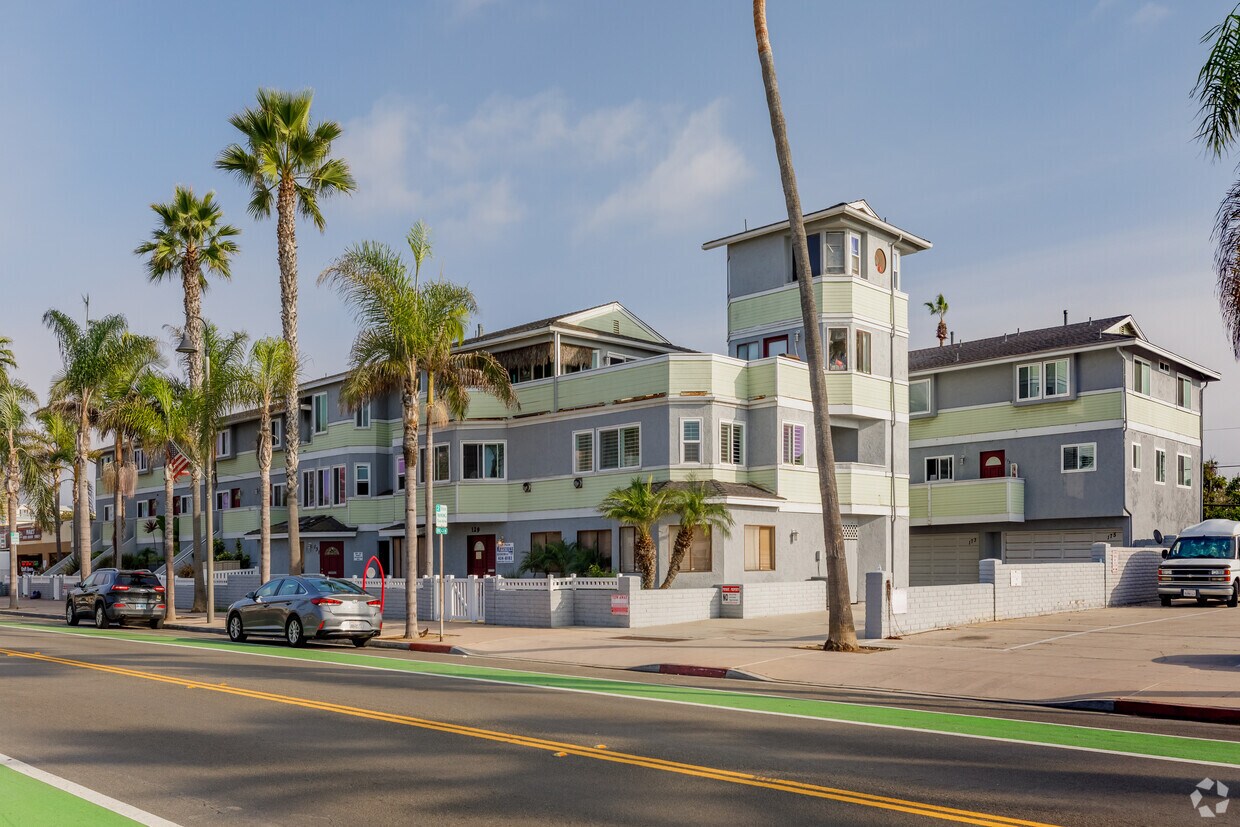 Primary Photo - 129 Palm Ave