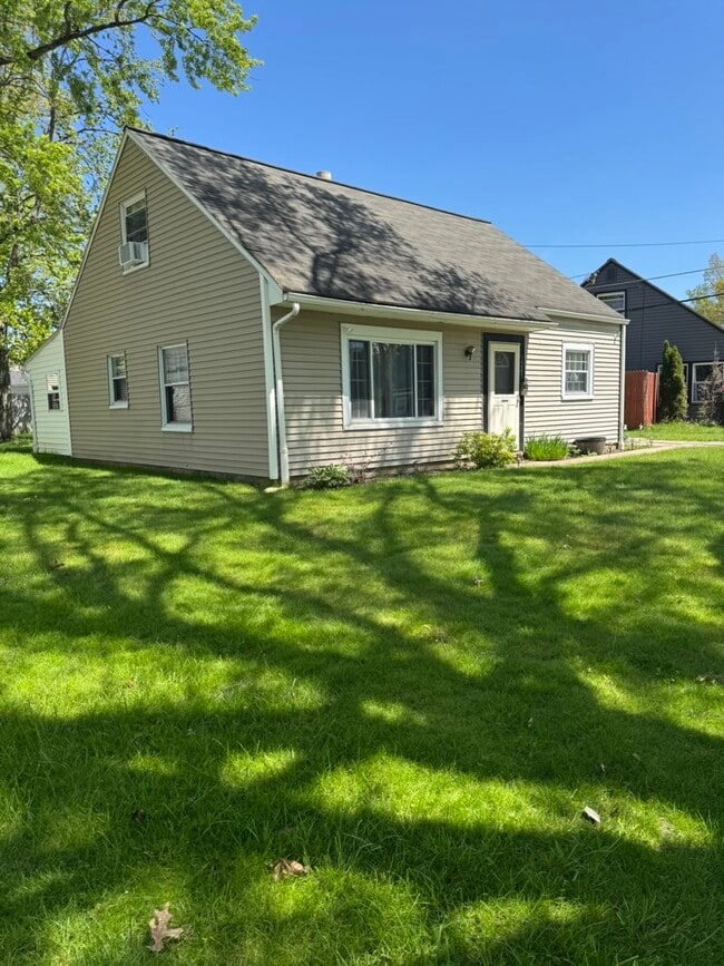 Building Photo - 1245 Anderson Rd