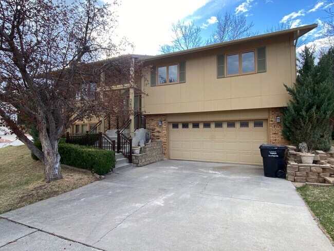 Building Photo - Elegant 4-Bedroom Split Foyer Home – West Rapid Cul-de-Sac!