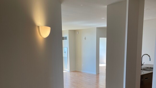 Building Photo - 807 Davis St