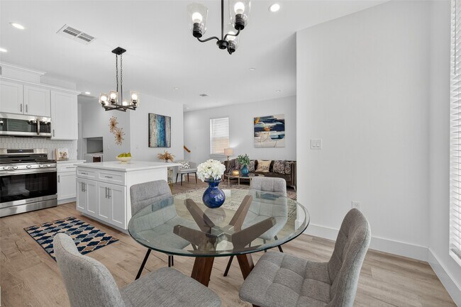 Building Photo - 5027 Willow Glen Dr