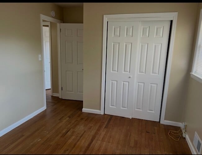 Building Photo - 1607 Hampshire Pl