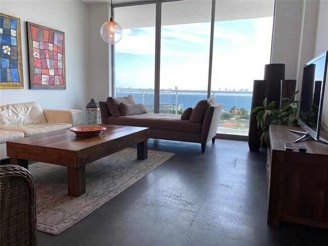 Foto del edificio - 7901 Hispanola Ave