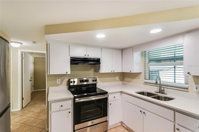 Foto del edificio - 9236 Rainbow Ln