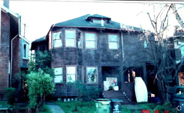 Building Photo - 2808 Derby St