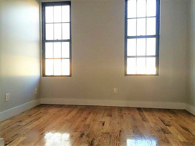 Foto del edificio - 1048 Wyckoff Ave