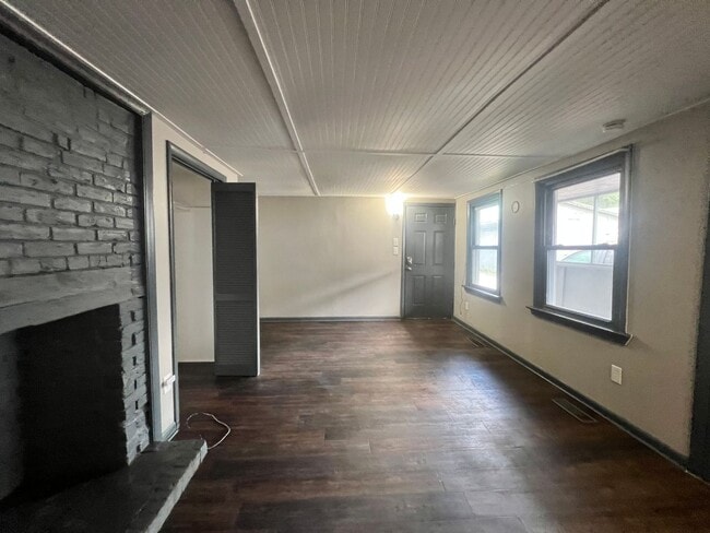Building Photo - 149 N West