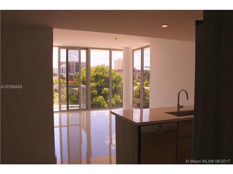 Foto principal - 9940 E Bay Harbor Dr