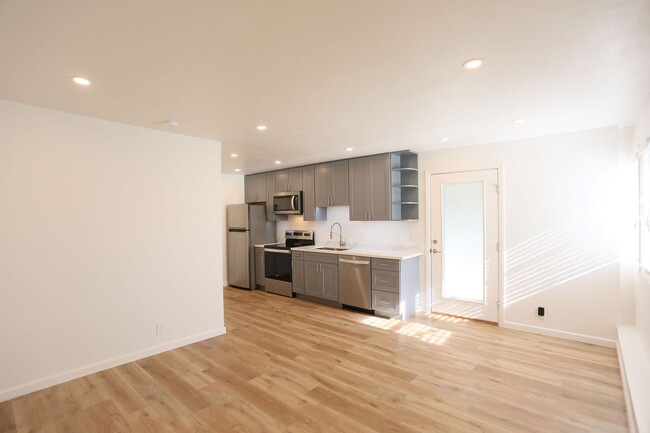 Building Photo - Open House: Sunday(1/7)1:45pm-2pm  Modern,...