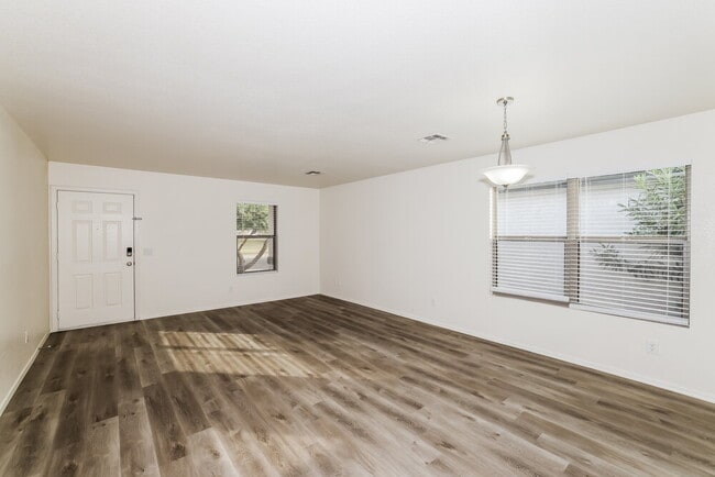 Foto del edificio - 11841 W Wethersfield Rd