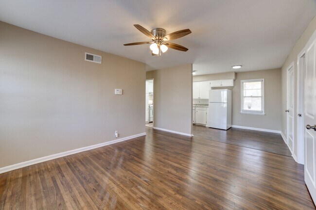 Building Photo - Remodeled 4 Bed 1 Bath!