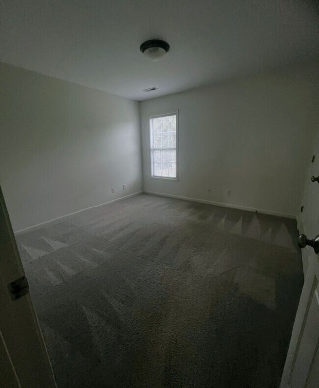 Foto del edificio - 3 bedroom Greensboro Rental with Attached Garage