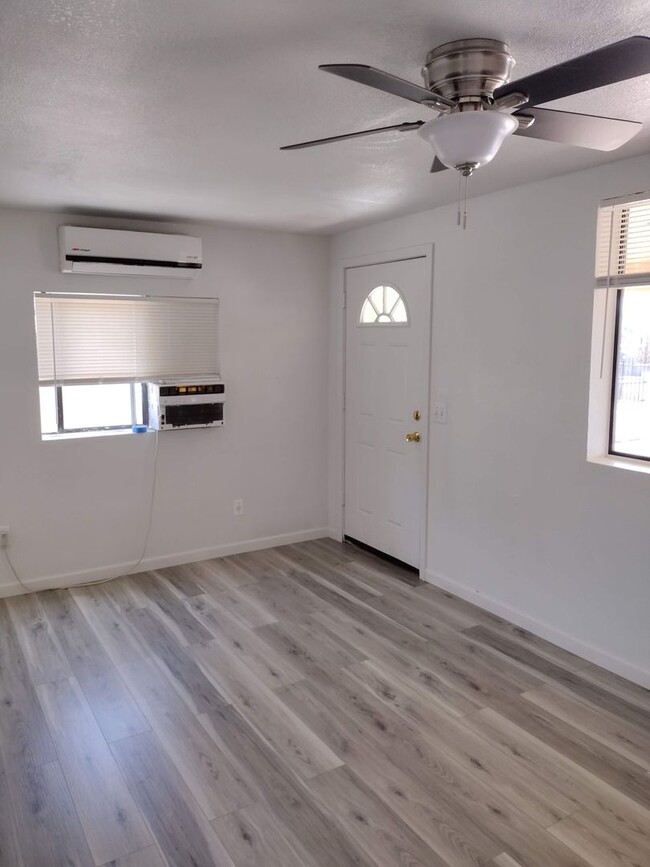 Building Photo - Cute 1 Bed 1 Bath with water & electric in...