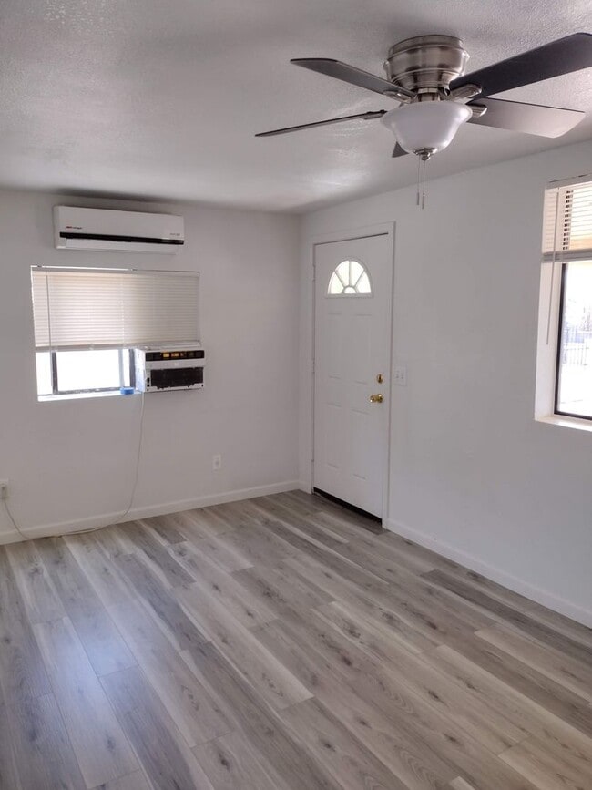 Building Photo - ONE MONTH FREE MOVE IN SPECIAL!!! Cute 1 Bed 1 Bath with water & electric included