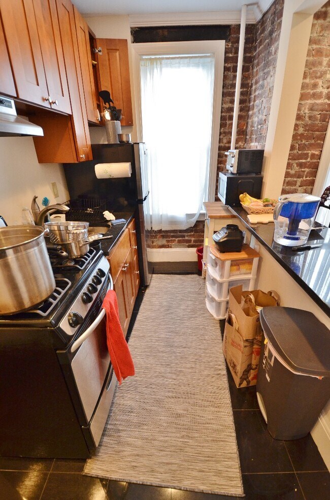 Building Photo - 133 Peterborough St