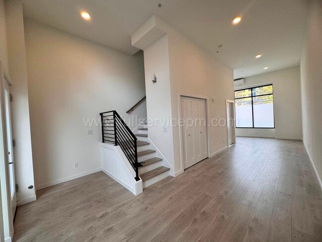 Building Photo - Modern Live/Work Northgate Townhome w/ Rooftop Deck, Luxury Bosch Kitchen & Dual Suites