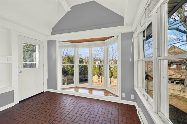 Foto del edificio - 1301 Rogers Rd