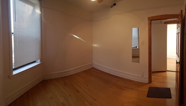 Foto del edificio - 4326 N Kenmore Ave