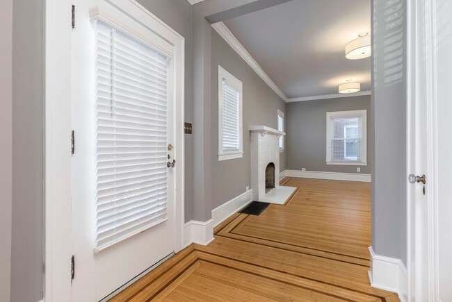 Building Photo - 2144 Lakeside Dr