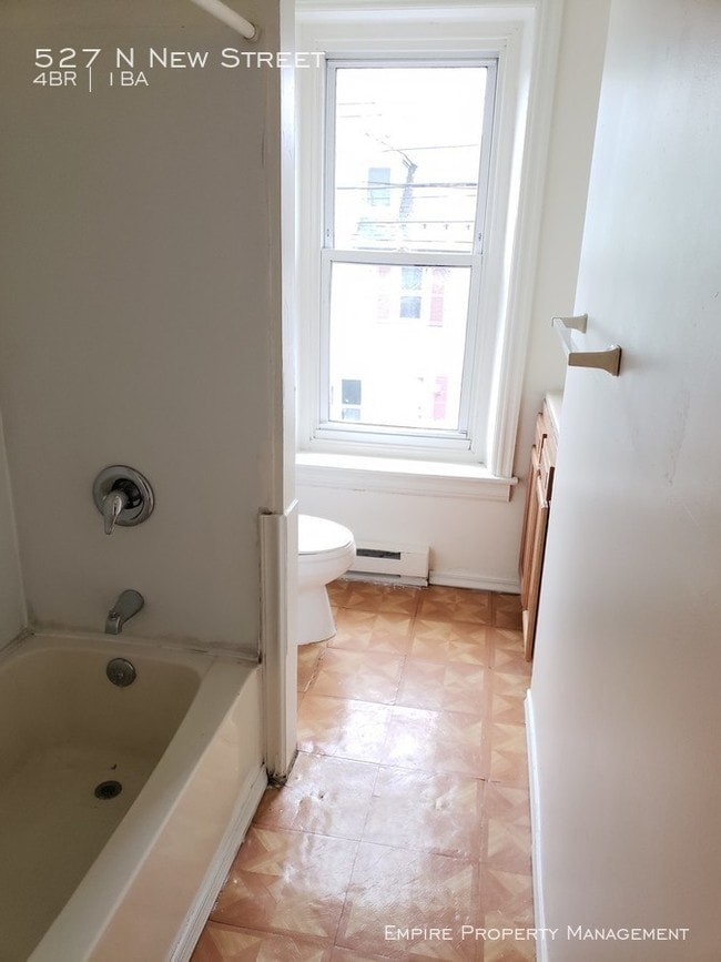 Building Photo - 4 Bedroom in Allentown