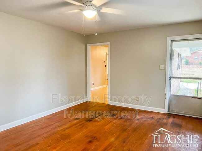 Building Photo - 2026 Azalea Dr