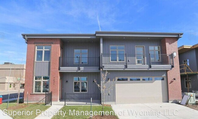 Building Photo - 3 br, 2.5 bath House - 1621 O'Neil Ave