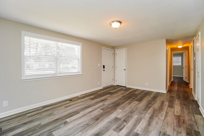 Foto del edificio - 357 Amesbury Dr