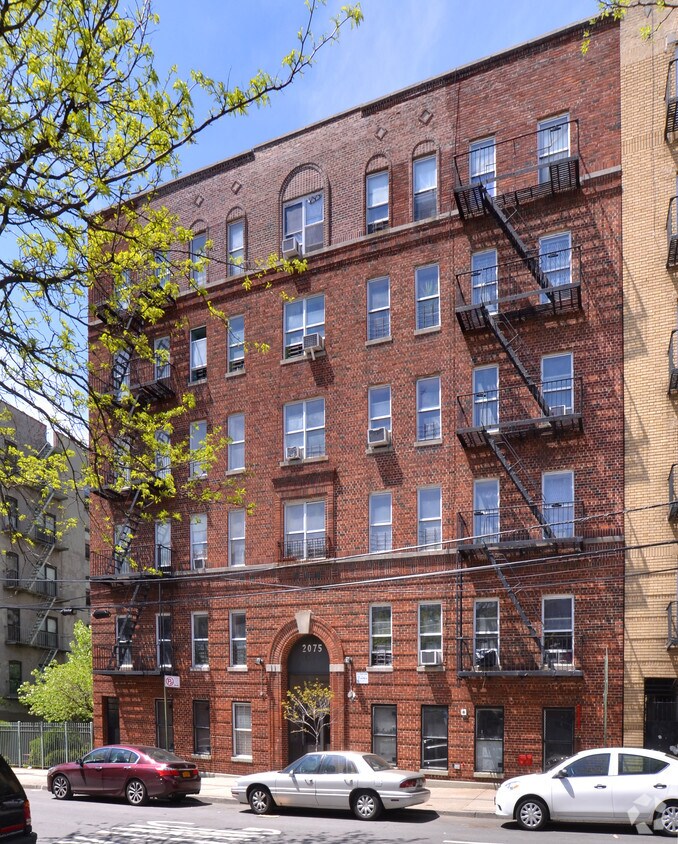 Building Photo - 2075 Mohegan Ave