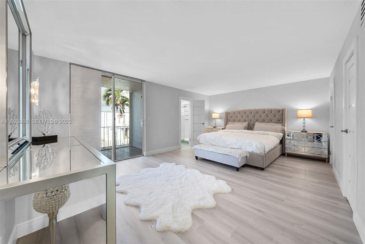 Foto principal - 707 NE 27th Ave