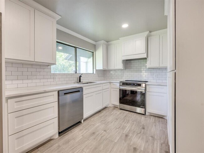 Foto del edificio - 11609 Twisted Oak Rd
