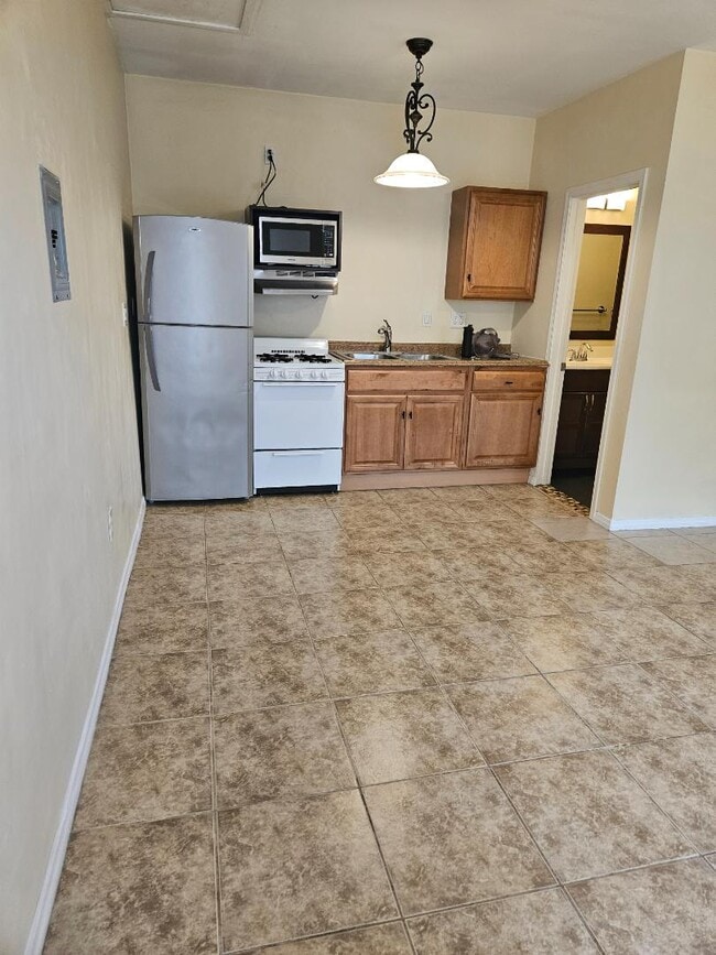 Building Photo - 7102 Mohawk St