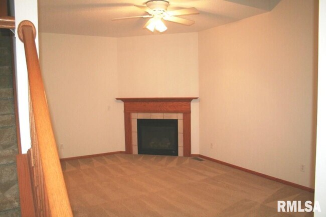 Building Photo - 2405 Devils Glen Rd