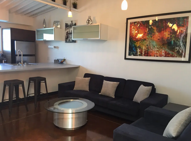 Building Photo - Trendy 1 Bedroom 2 Bath Loft