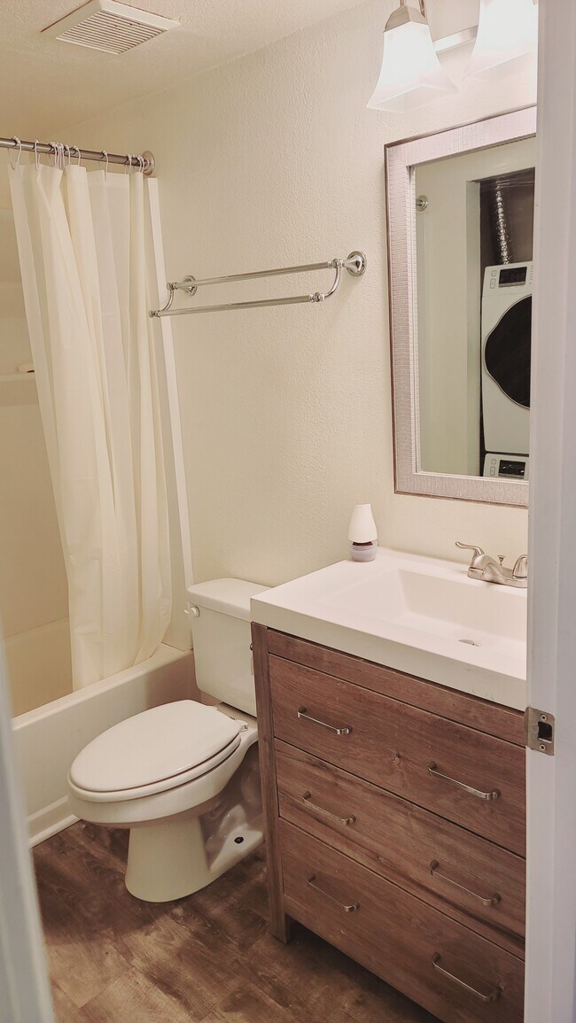 Bath 2 - 16245 NE 12th Ct