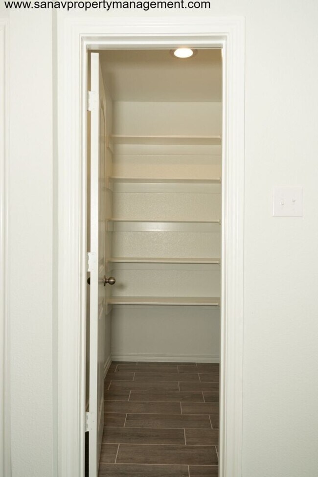 Foto del edificio - Beautiful Home With All Amenities Included! Tour it today-Fresh Start for the New Year—January Mo...