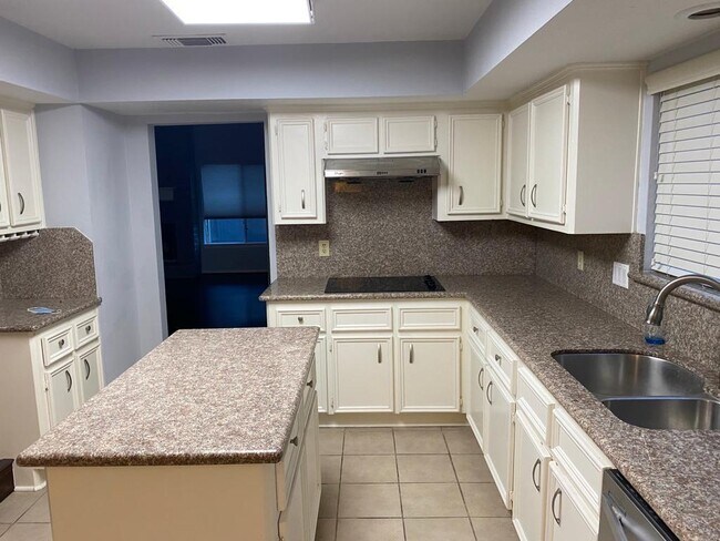 Foto del edificio - 12800 Briar Forest Dr
