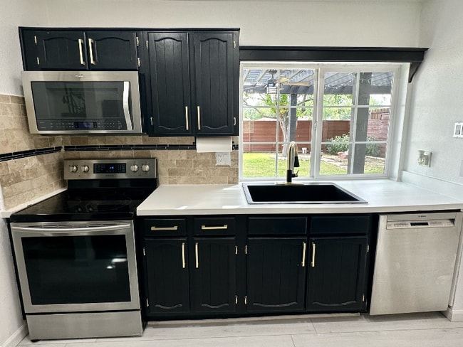 Photo - 1706 Whitney Dr House