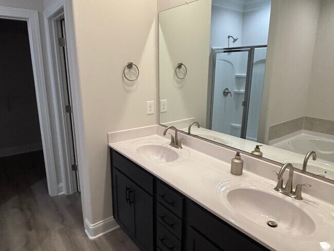 Foto del edificio - 1541 Barnstable Ct