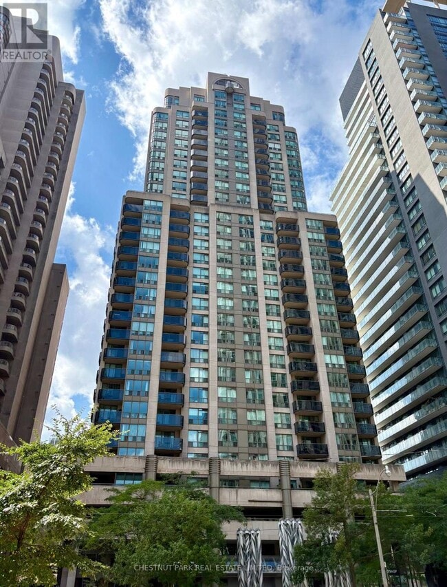 Building Photo - 750-2750 Bay St.
