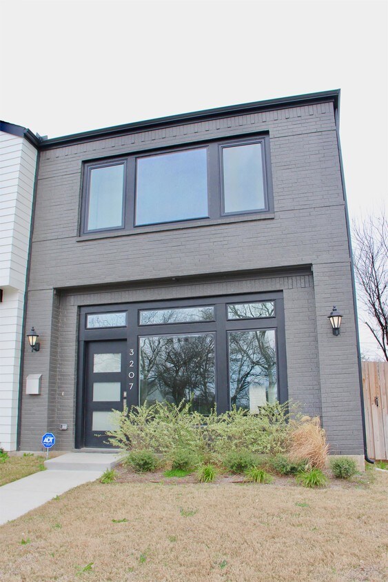 Foto principal - 3205 Forest Park Blvd