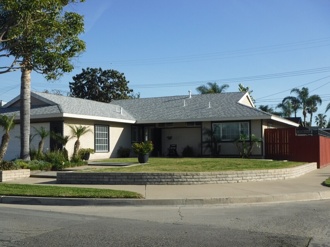 Foto principal - On Cul-De-Sac: 3 Bedroom 2 Bath Single Sto...