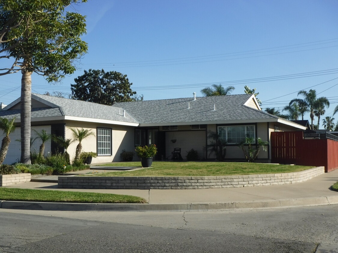 Primary Photo - On Cul-De-Sac: 3 Bedroom 2 Bath Single Sto...