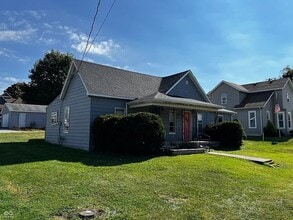 Building Photo - 315 Chambers St