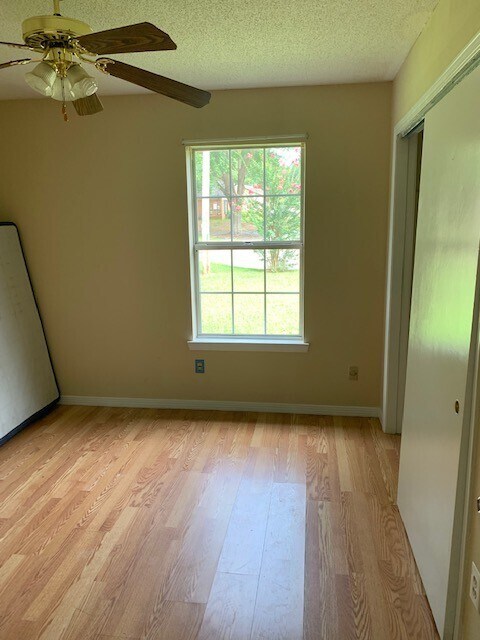 Foto del edificio - Available Home, 3 bed. 2 bath