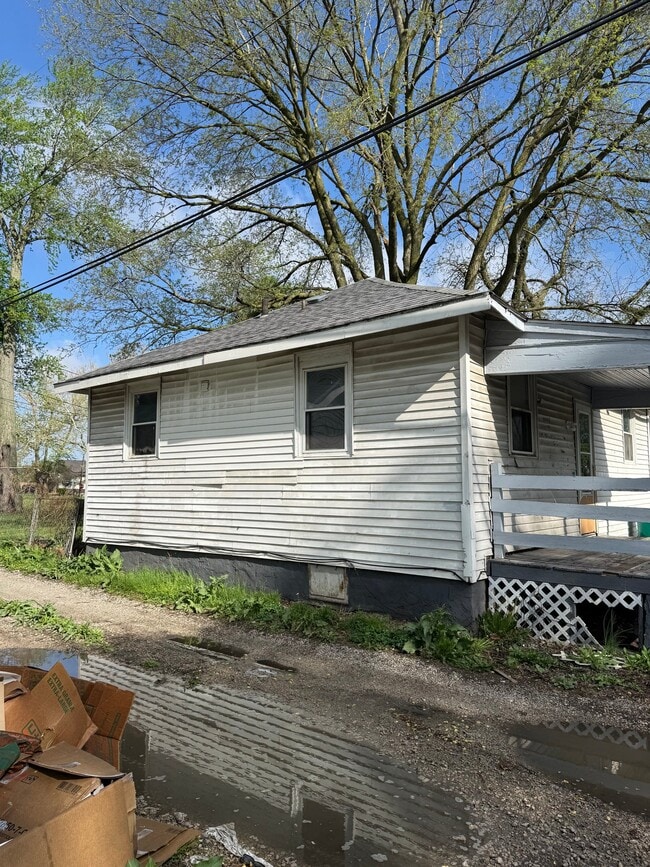Building Photo - 347 N Stone St