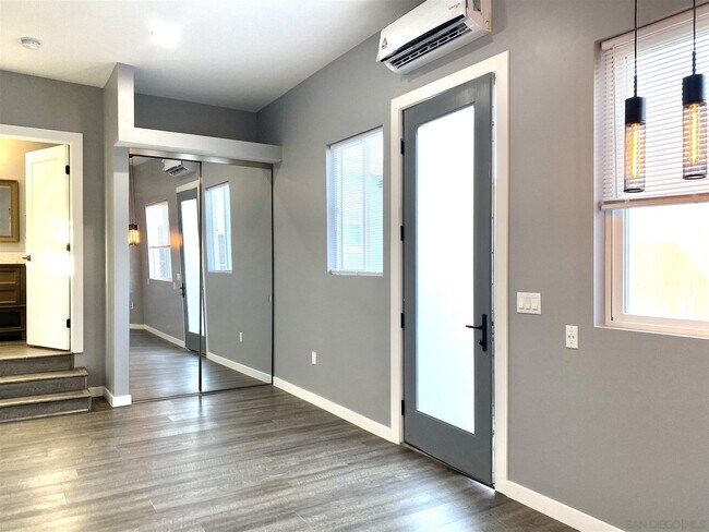 Foto del edificio - 6169 Acorn St