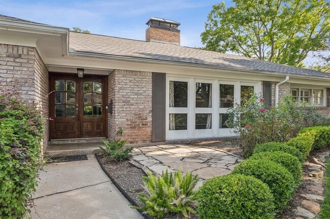Building Photo - 5659 Chevy Chase Dr